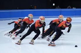 非法博彩“内幕群”真相：揭秘骗子如何利用多个群聊、不同结果的预测来制造“神准”假象。（揭开非法博彩“内幕群”骗局：多群运营与多版本预测如何打造“神准”幻象）